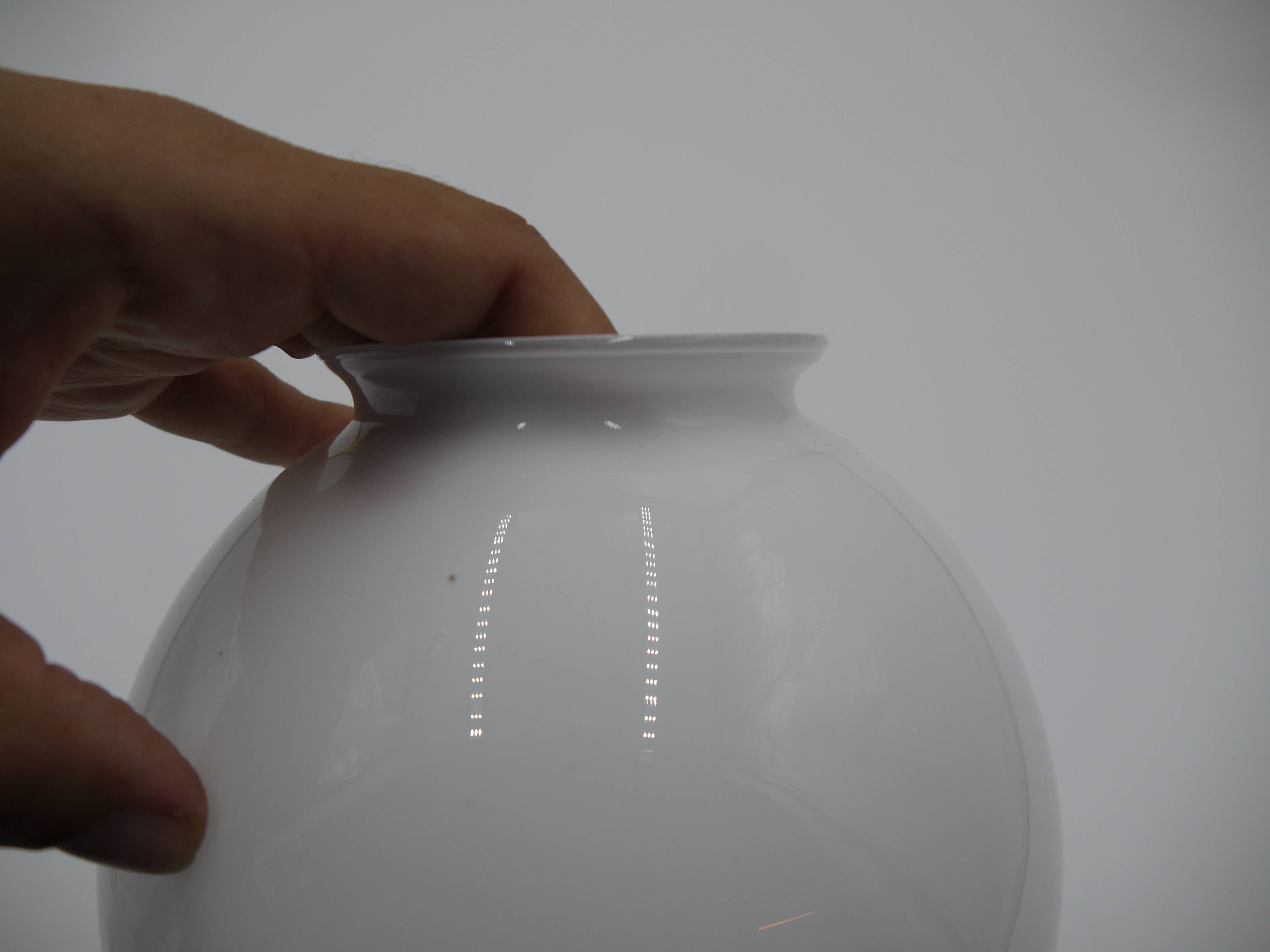 White glass globe ø15cm