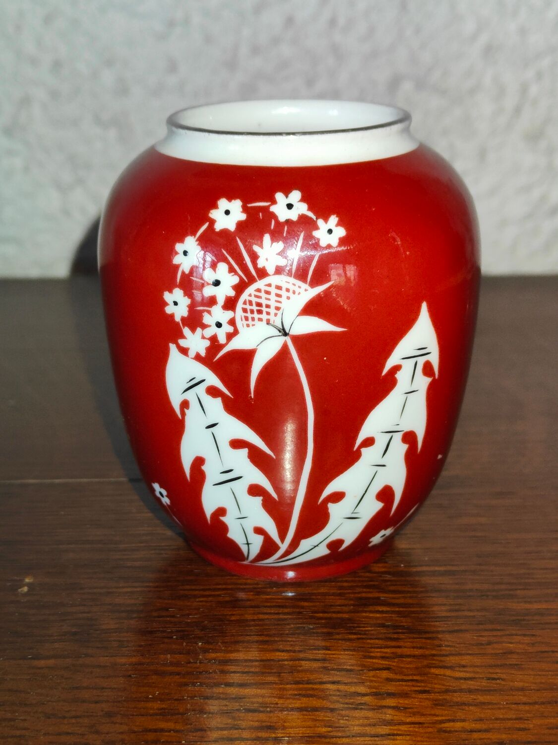 Vase spechtsbrunn handgemalt in German porcelain with floral decoration