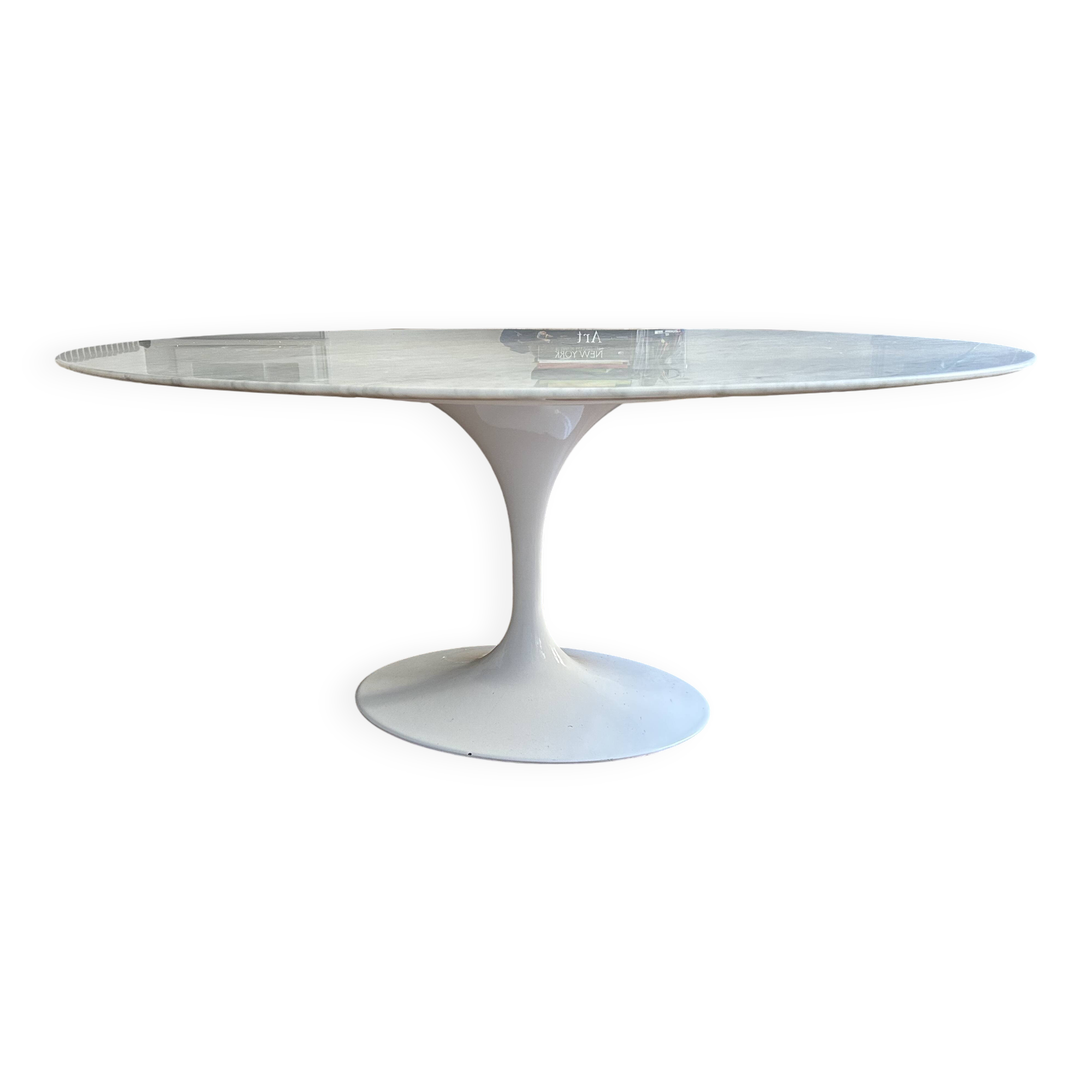 Tulip marble dining table