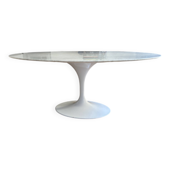Tulip marble dining table