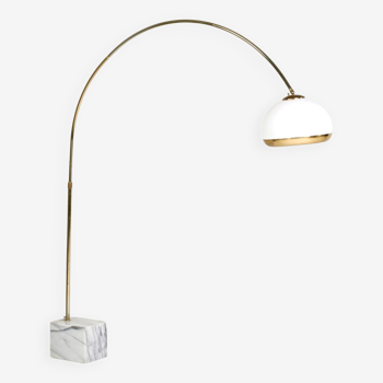 Lampadaire Arc par Harvey Guzzini modele laiton