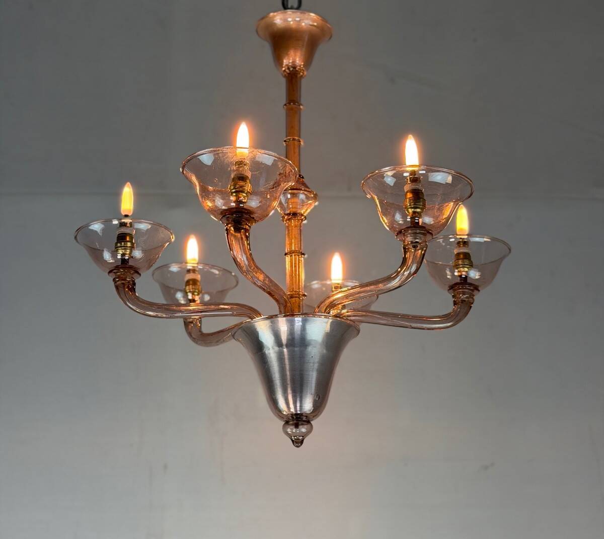 Venetian lustre made of Murano glass in amethyst colour, circa 1920.