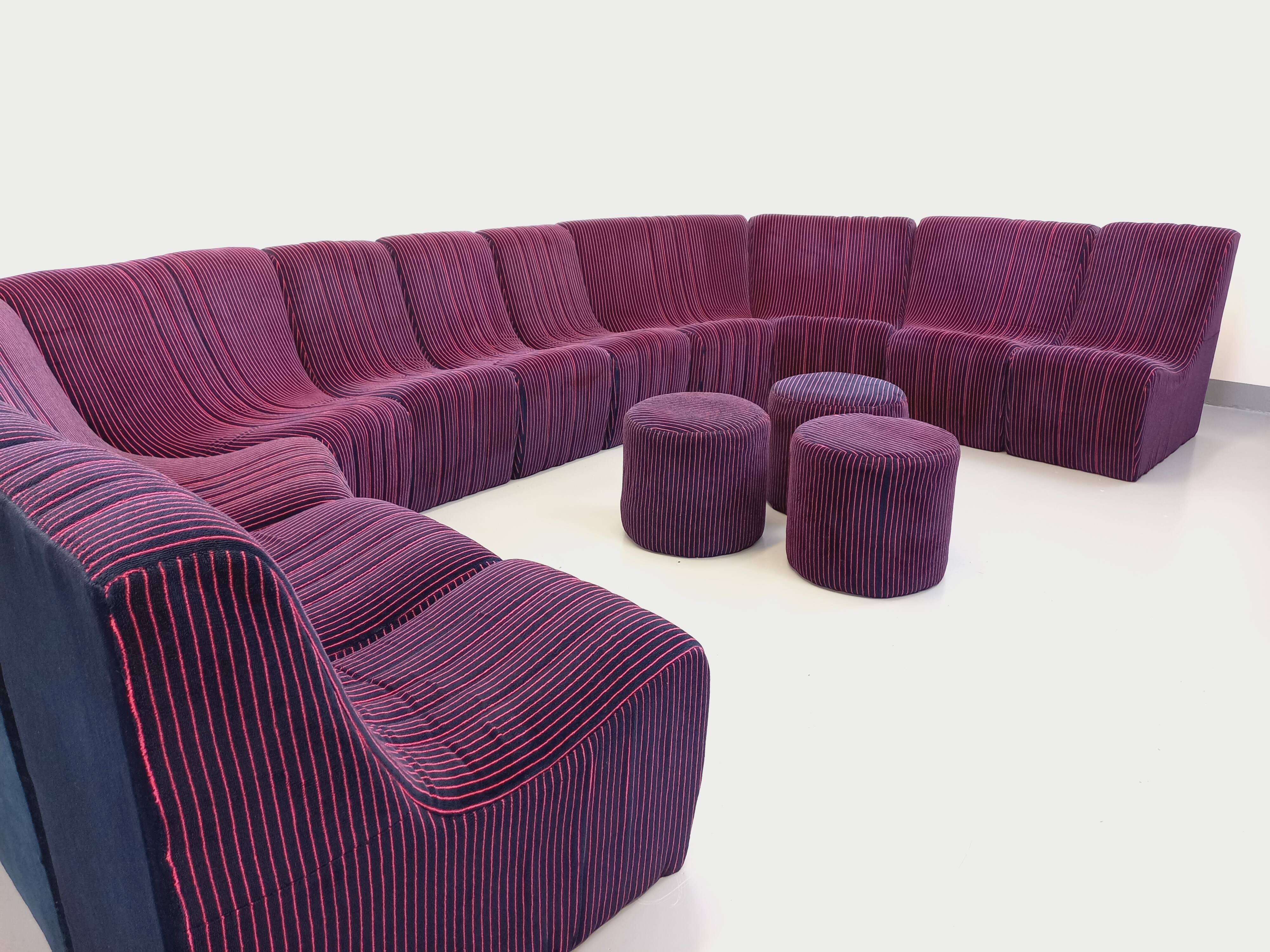 Vintage Snake modular sofa composed of 11 armchair modules and 3 velvet fabric poufs