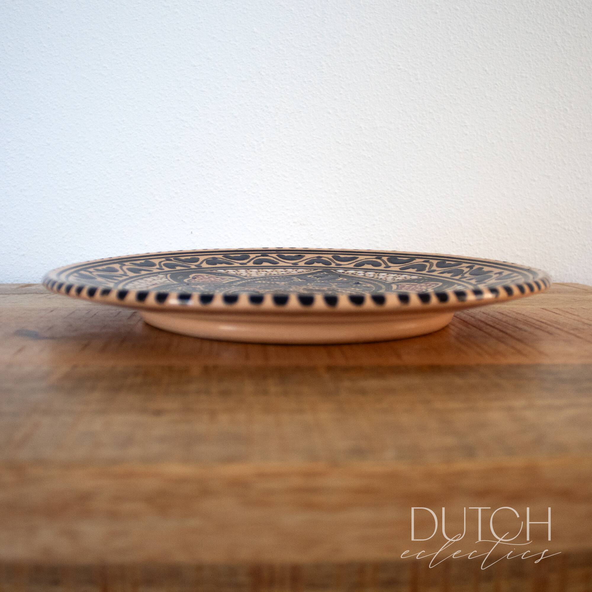 Assiette décorative tunisienne vintage peinte à la main avec chameau, grès orné
