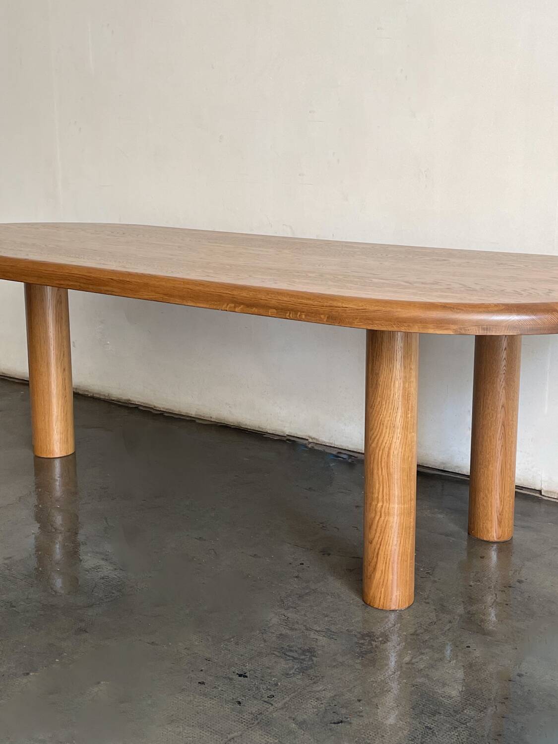 Grande table à manger en chêne massif. Années 1970