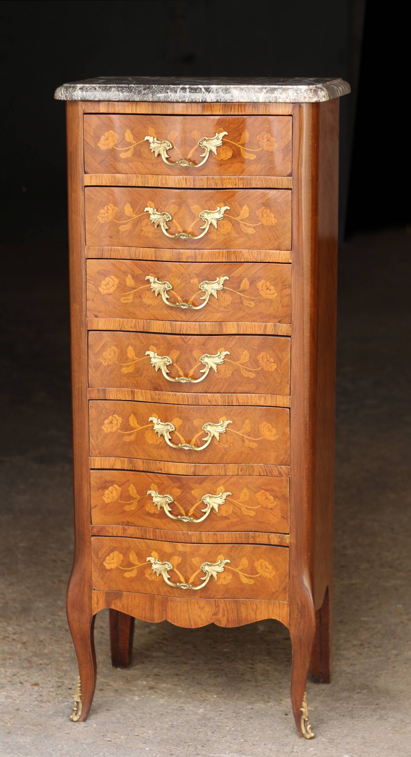 Splendid little wooden veneered week planner. Work from the Faubourg.