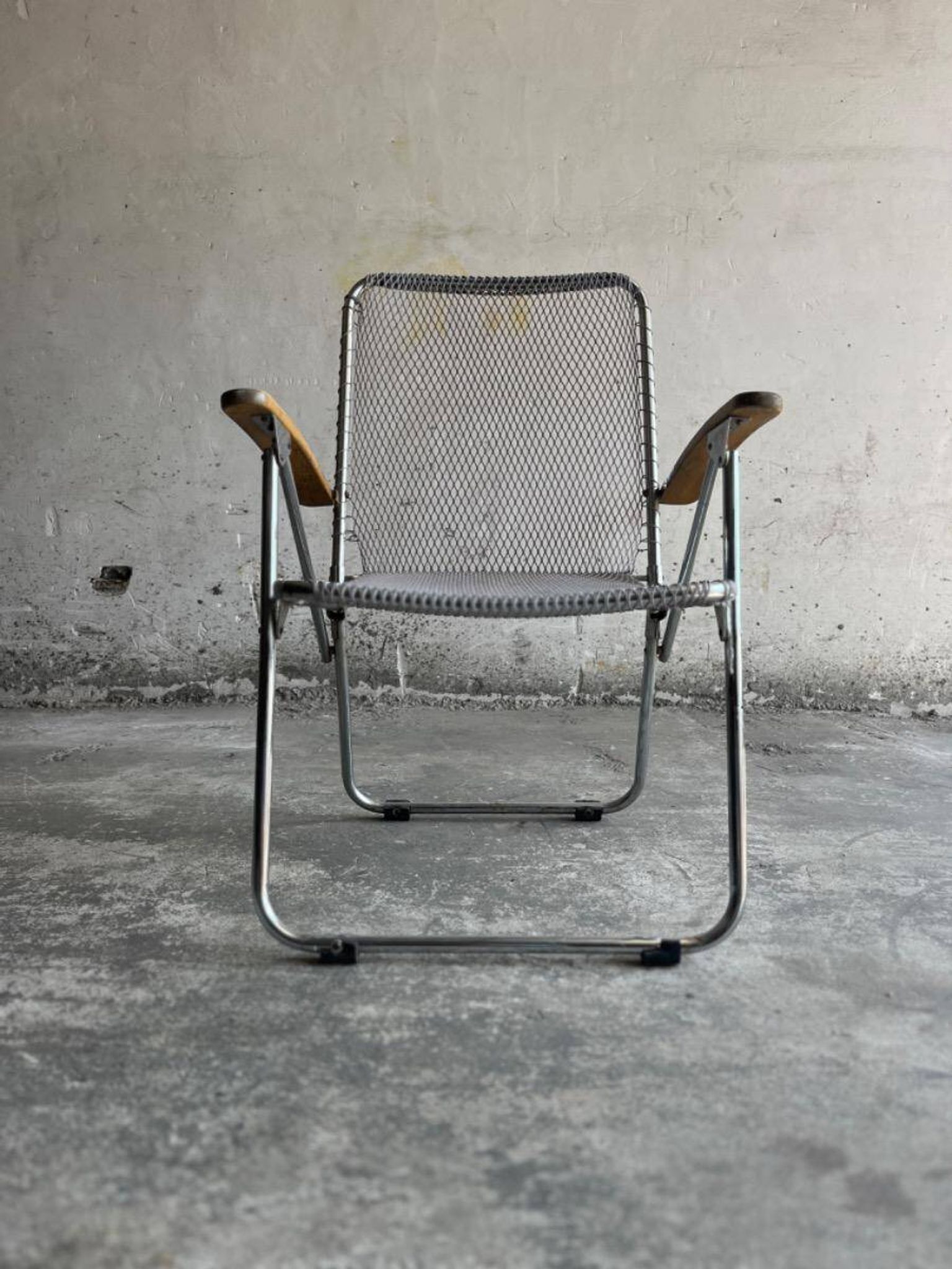 Set of two vintage folding chairs with an aluminium wire frame.