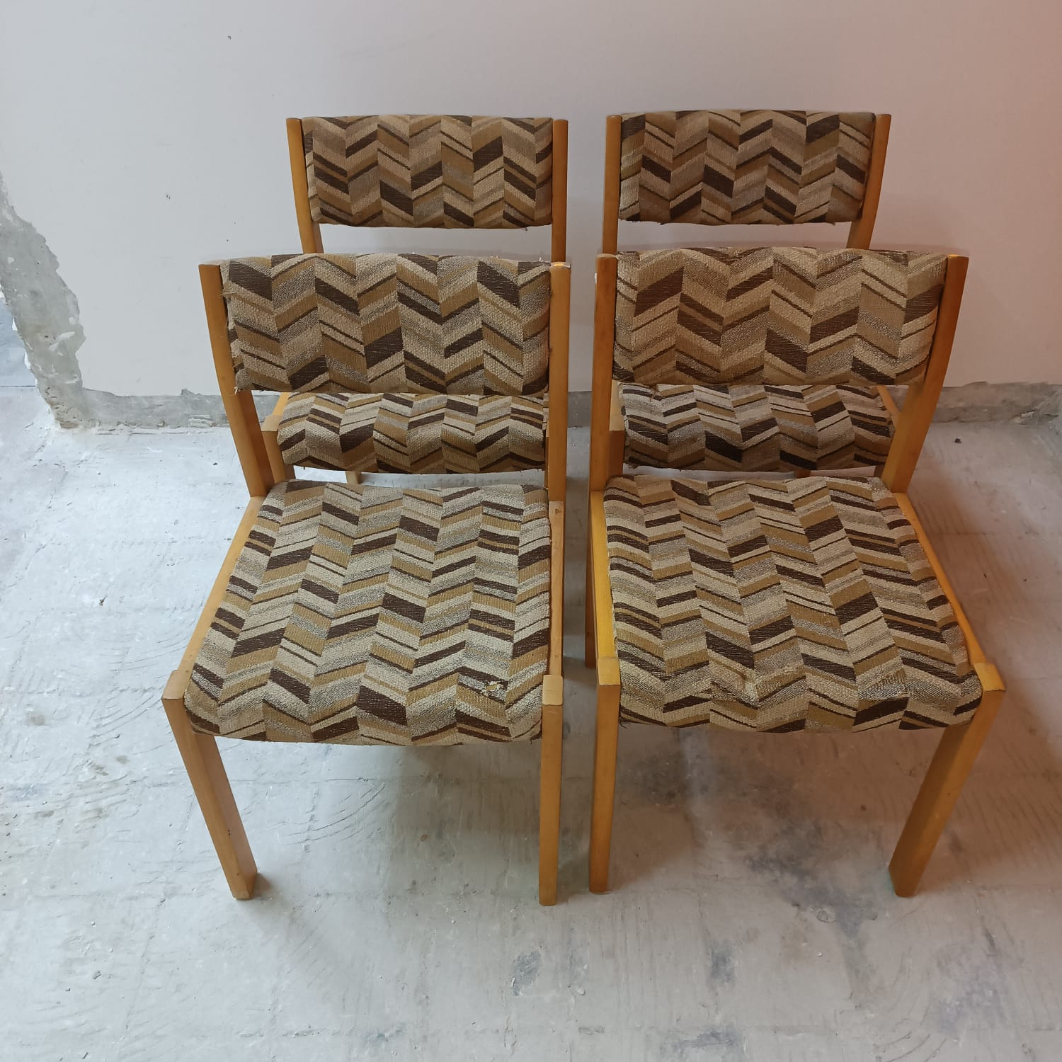 Lots of 4 vintage wooden chairs