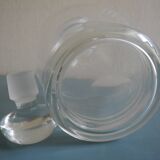 Carafe ancienne en verre soufflé et gravé