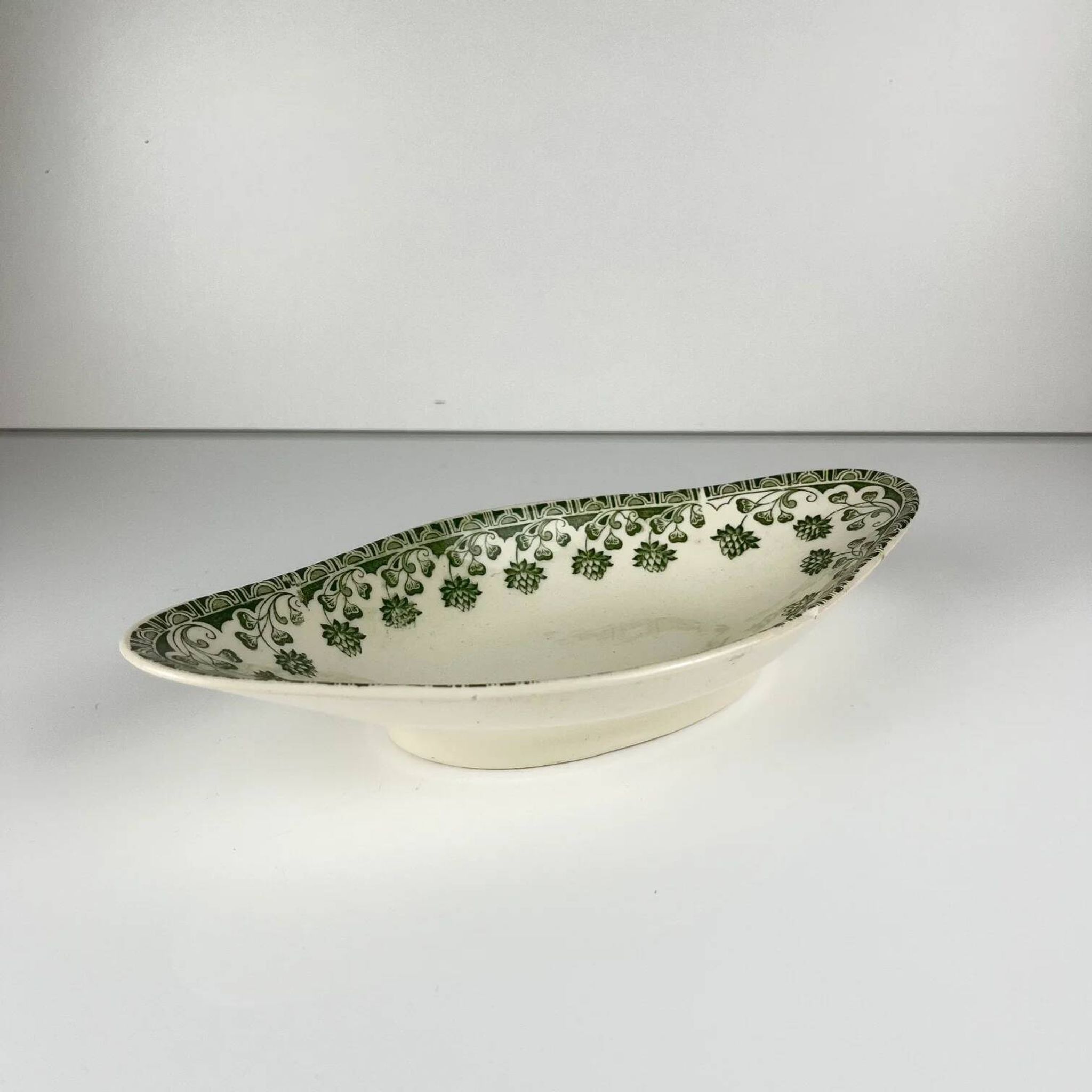 Ravier Badonviller model "Clover" green, first half of the 20th century.