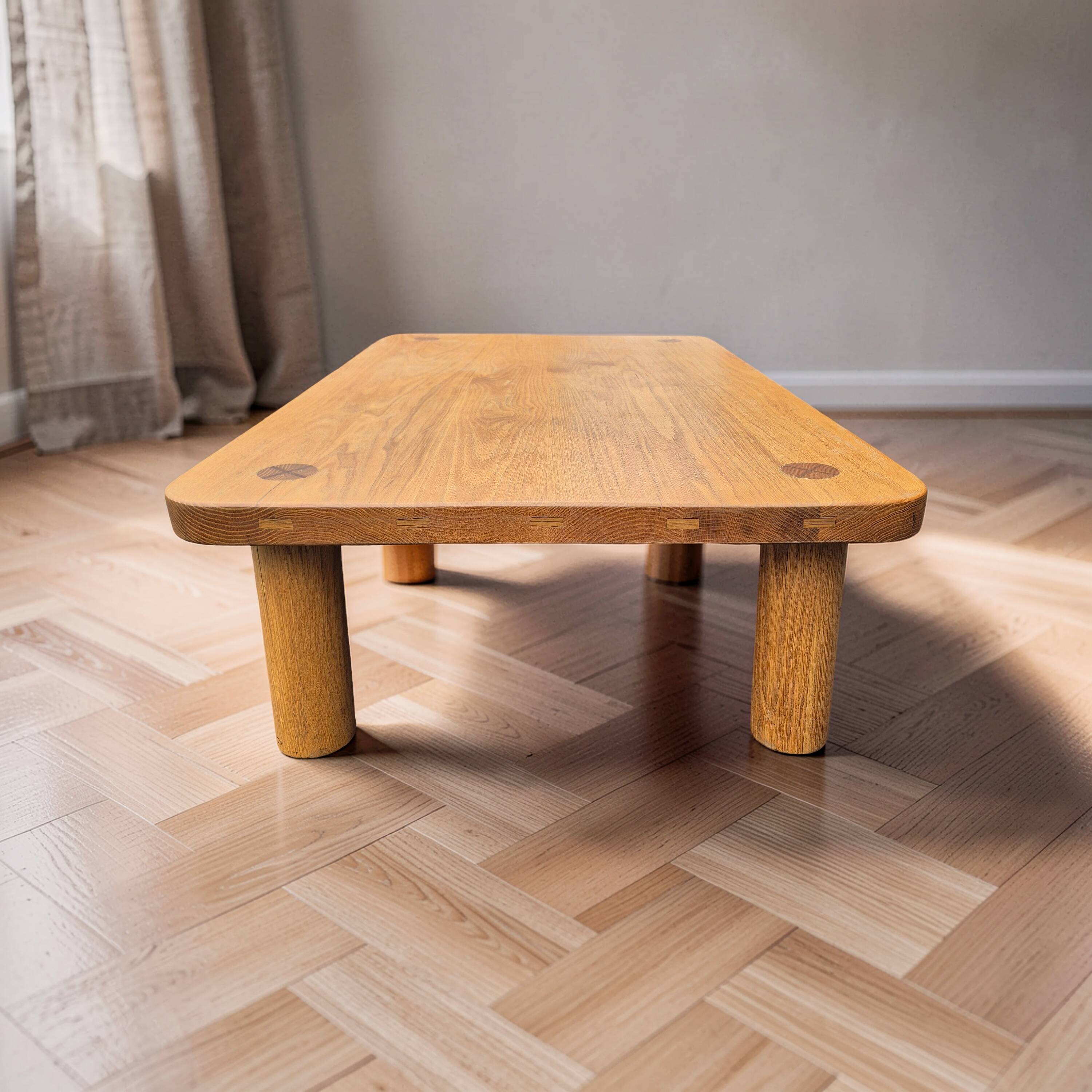 Table basse des années 60 en bois de style Perriand et Chapo, Pays-Bas.
