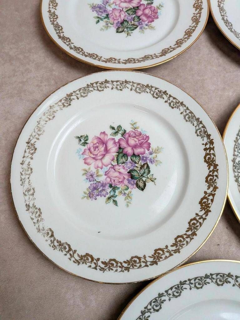 Set of 5 flat plates in Limoges porcelain – Floral decoration and gilding