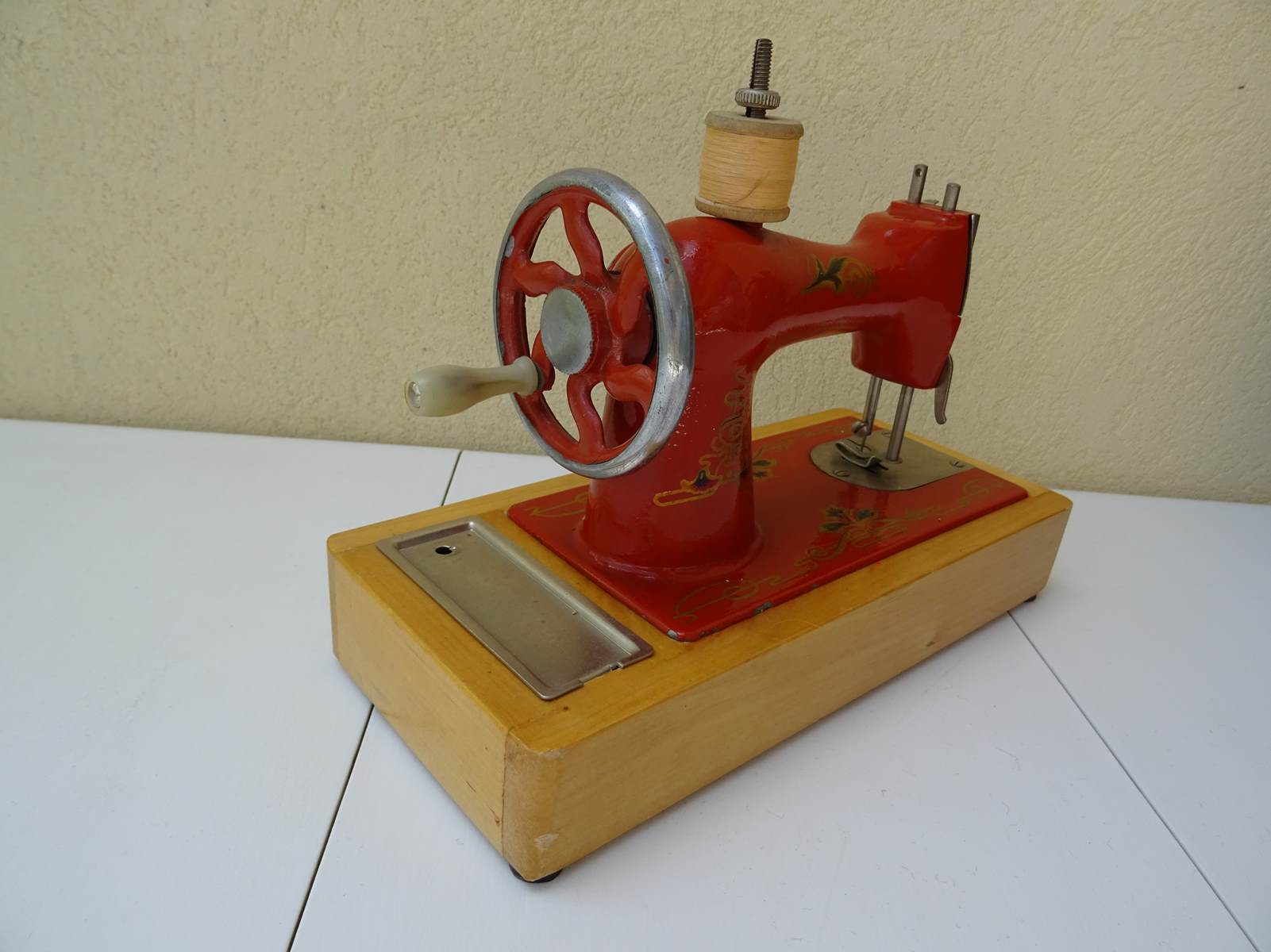 Metal sewing machine "orsha" ussr vintage soviet urrs