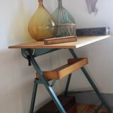 Adjustable drawing table