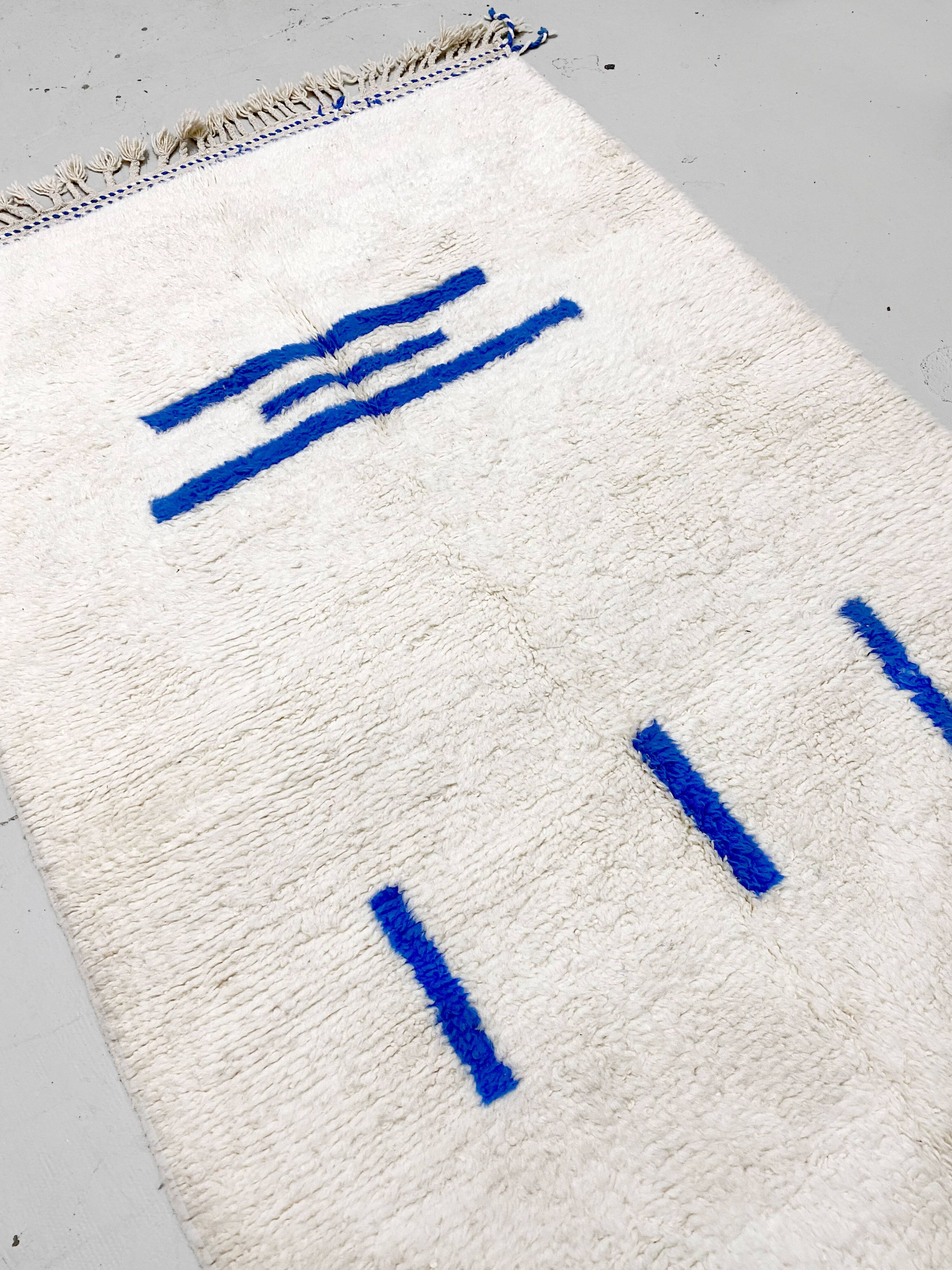 Beni Ouarain Berber rug with Majorelle blue patterns, 2.50x1.65m