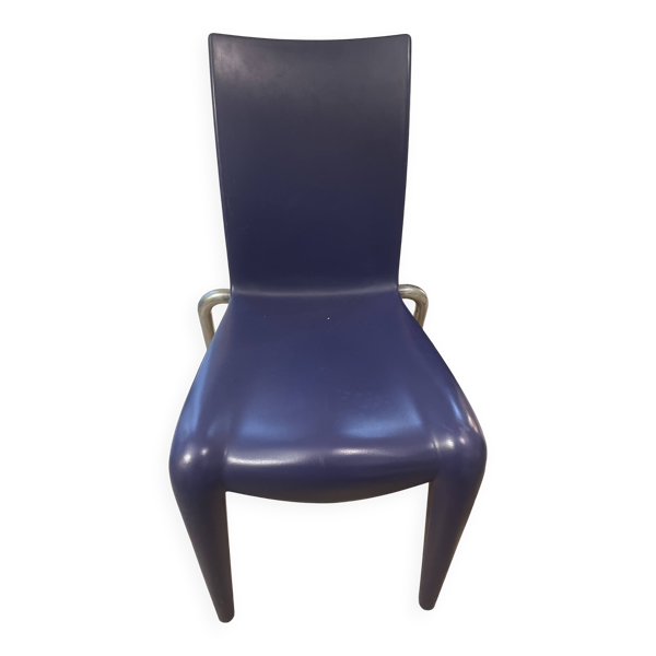 Fauteuil Louis 20 vintage Philippe Starck, coque en plastique moulé bleu et pieds en métal