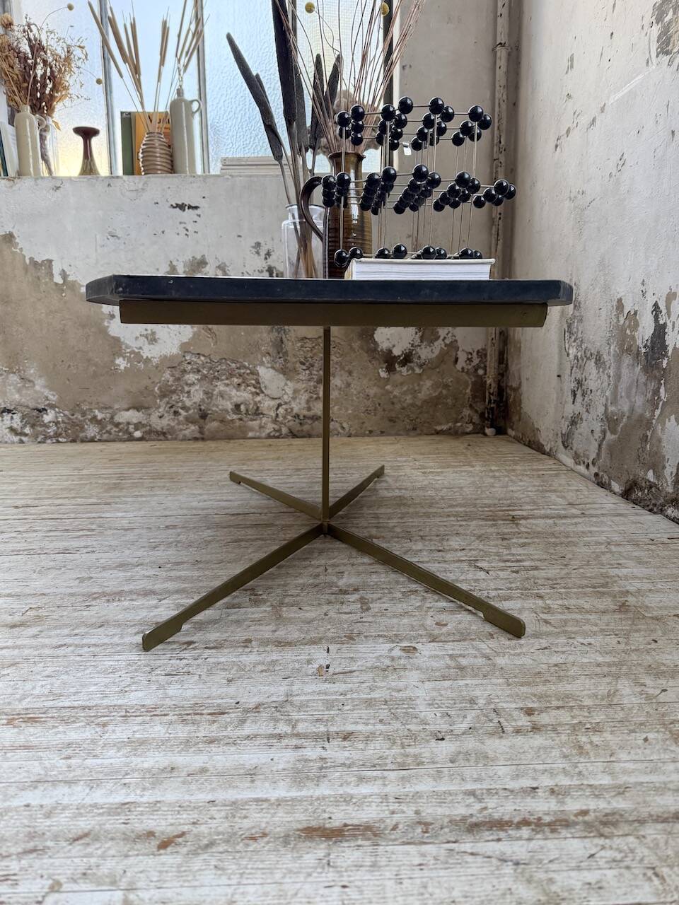 90s coffee table with Agate stone effect.