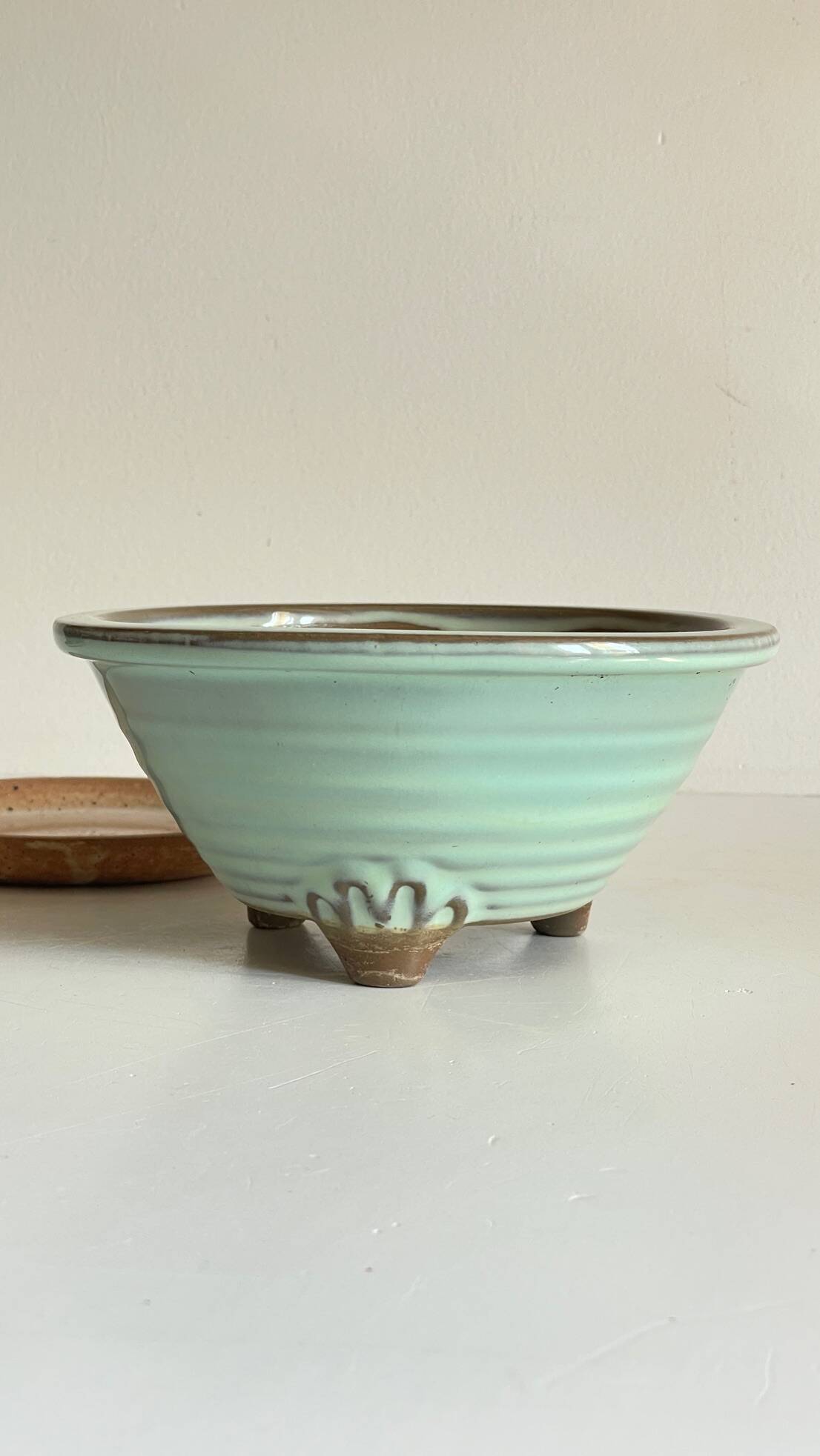 Pot tripode et soucoupe céramique vintage
