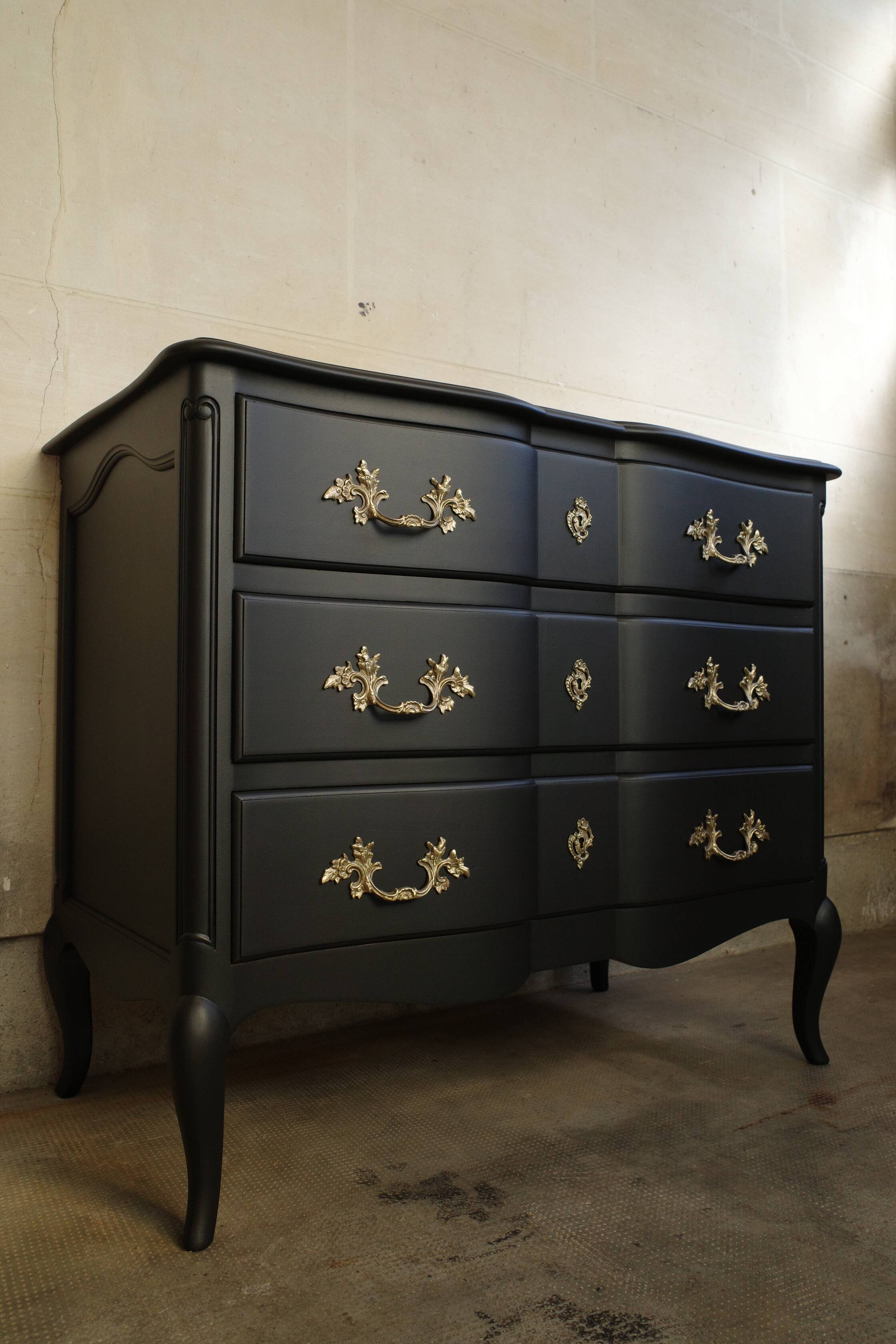 Commode vintage noire