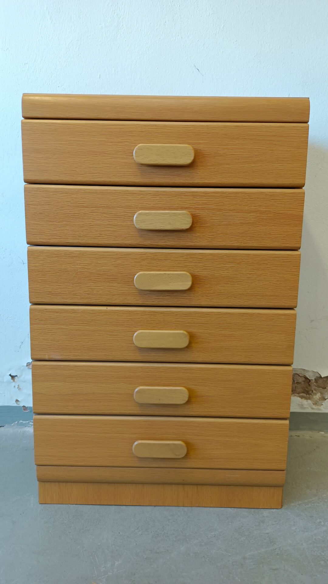 Chest of drawers with 6 drawers