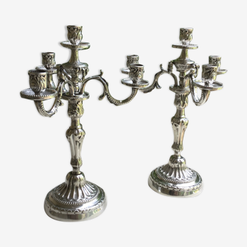 Paire de candélabres en métal argenté de style Louis XVI