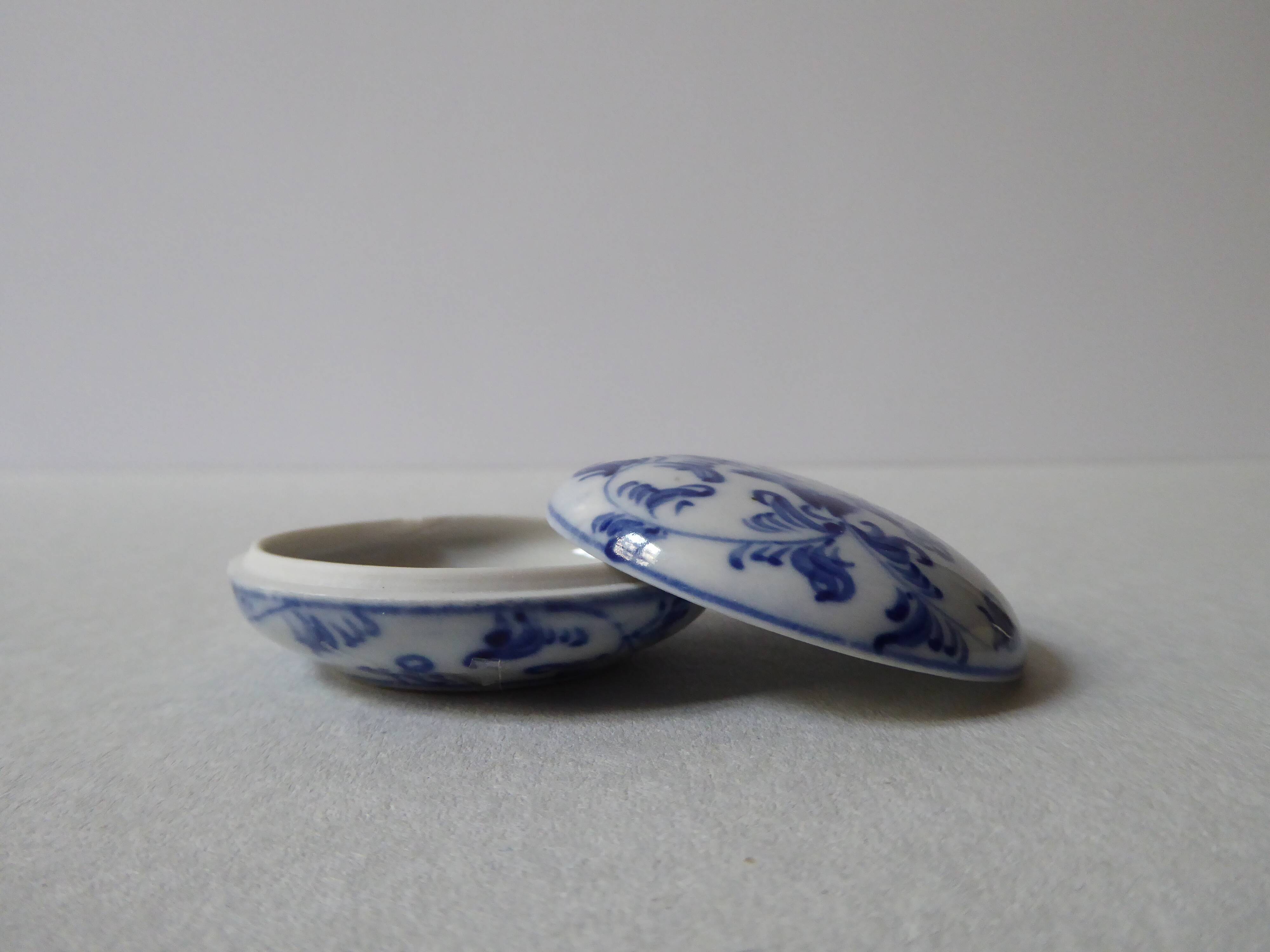 Porcelain pill box decorated with blue and white flowers