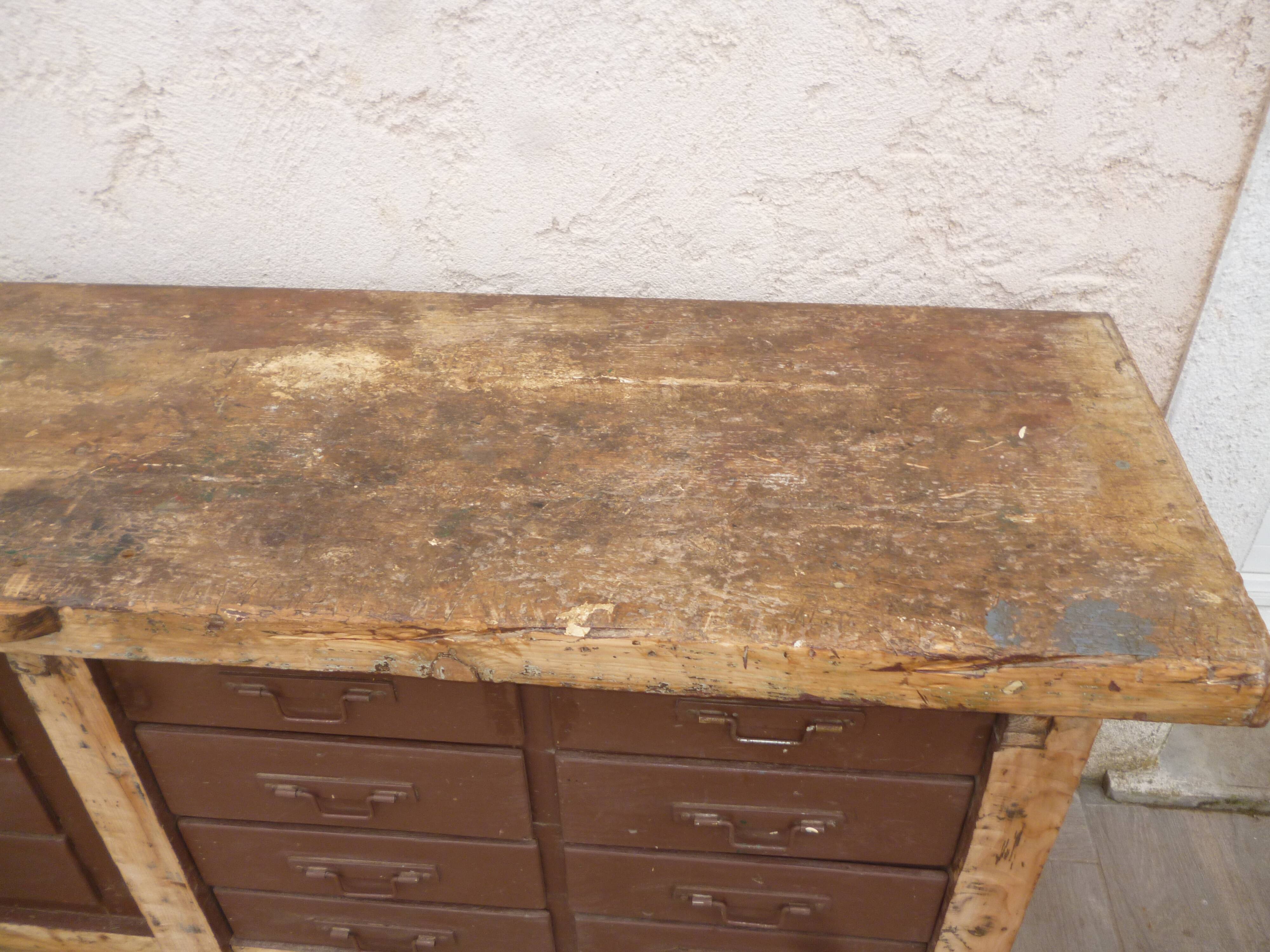 Workbench cabinet with 11 drawers