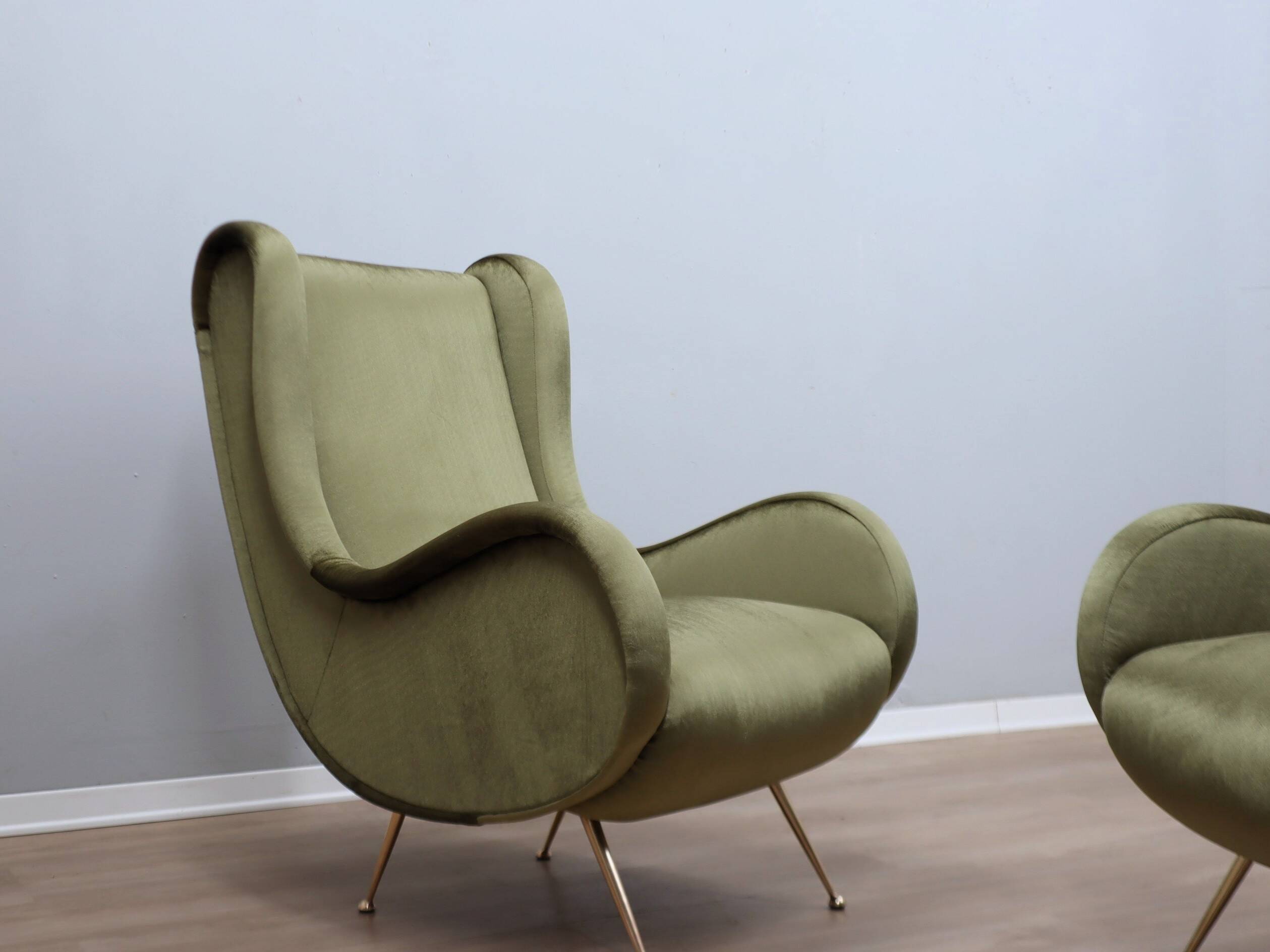 Paire de fauteuils italiens des années 1950 style Senior Zanuso en velours vert.