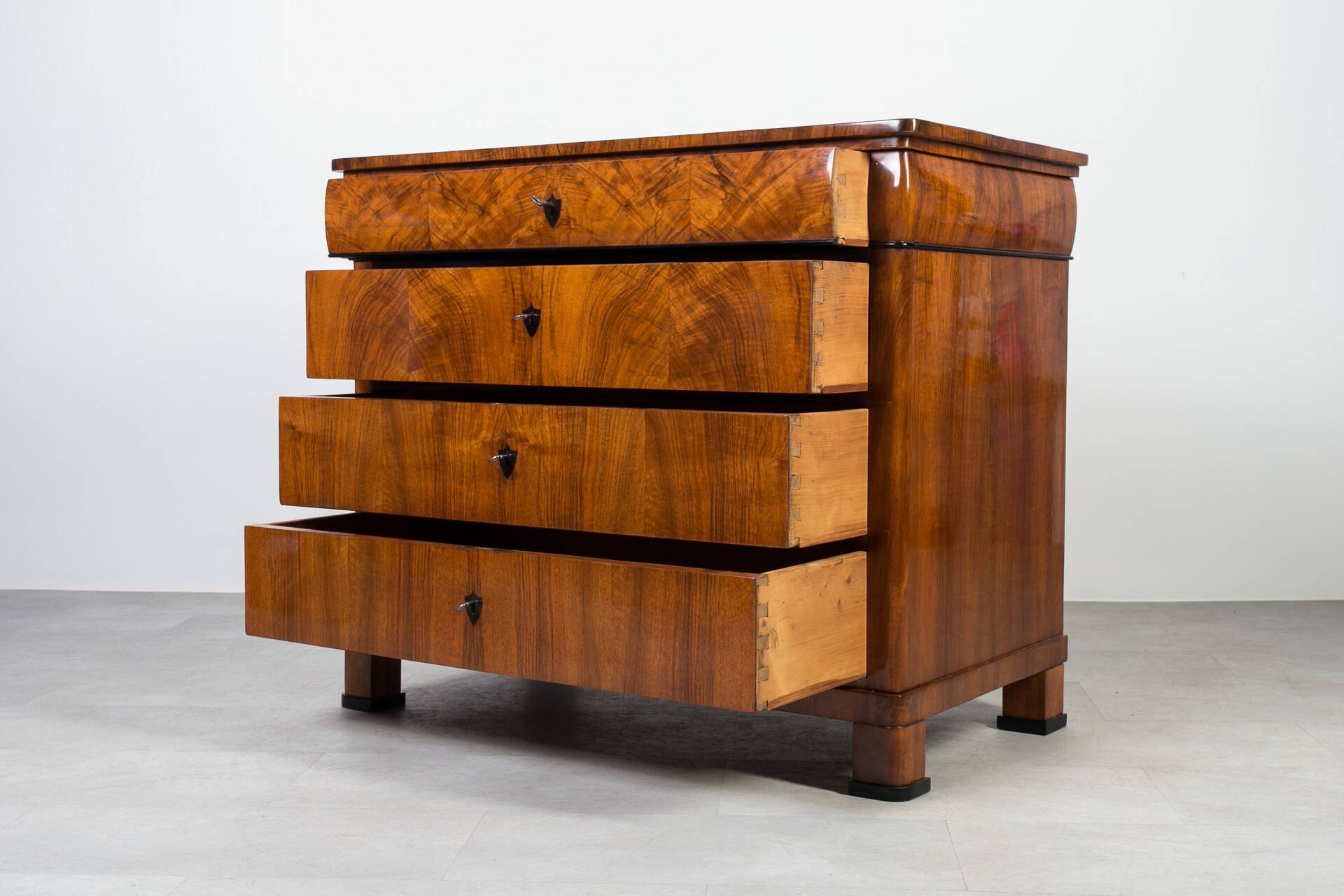 Biedermeier Walnut Chest of Drawers, Germany, 19th Century