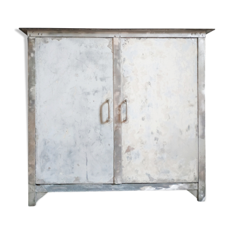 Metal furniture patinated colors
