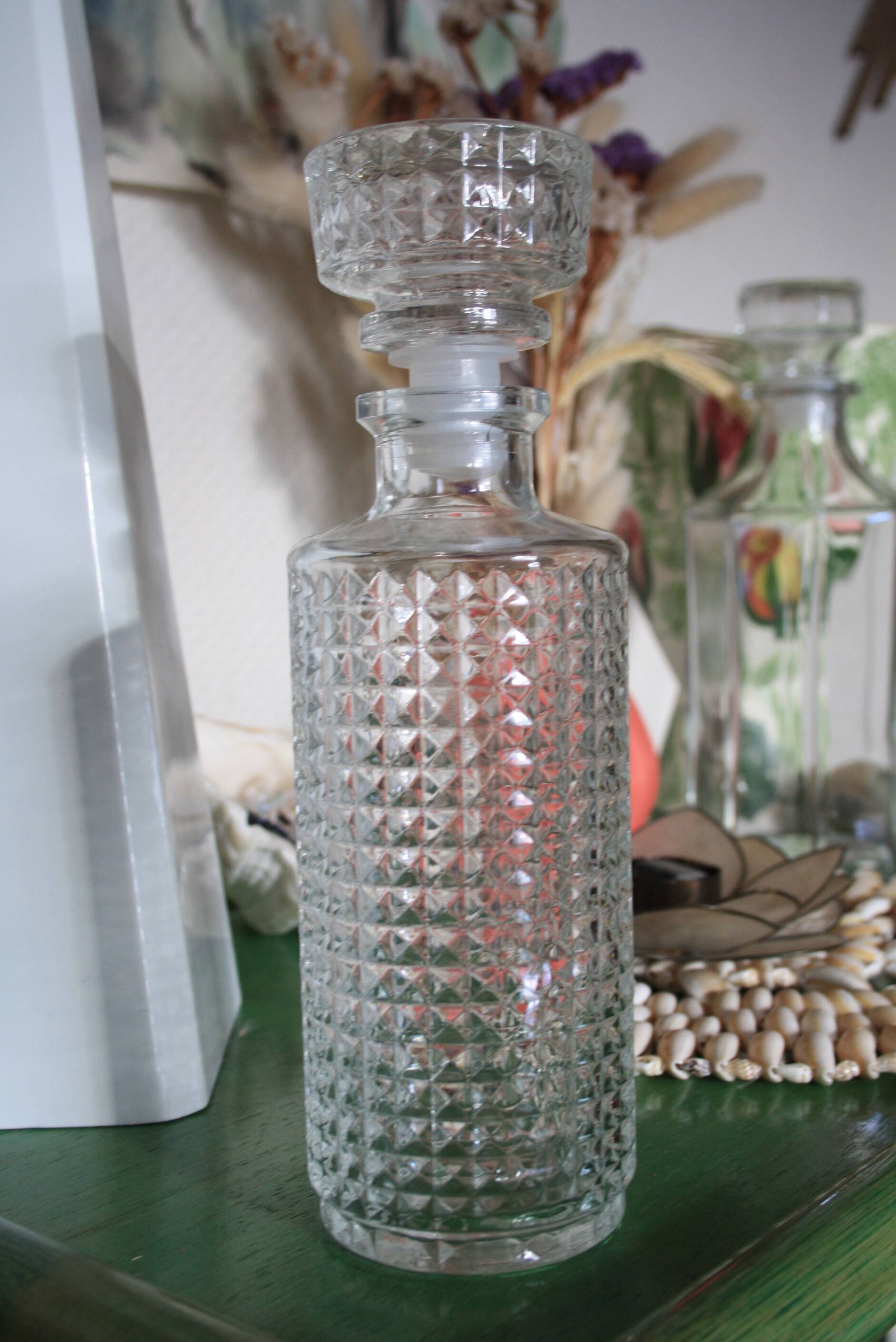 Diamond-tipped glass carafe