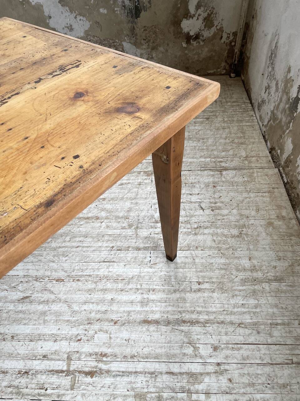Farmhouse table with spindle legs 2m