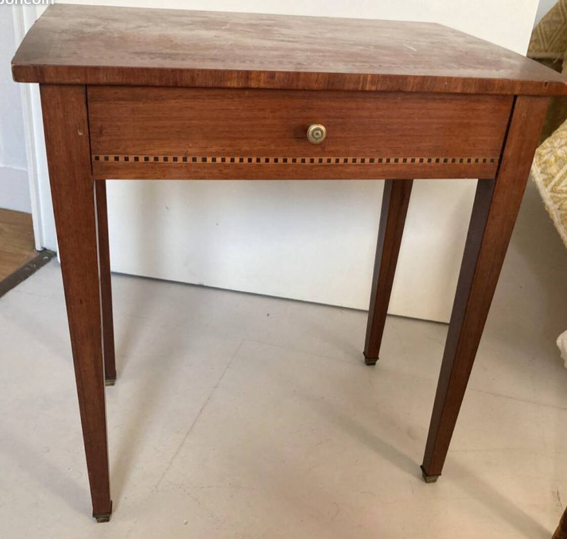 Very small mahogany veneer table from the early 20th century