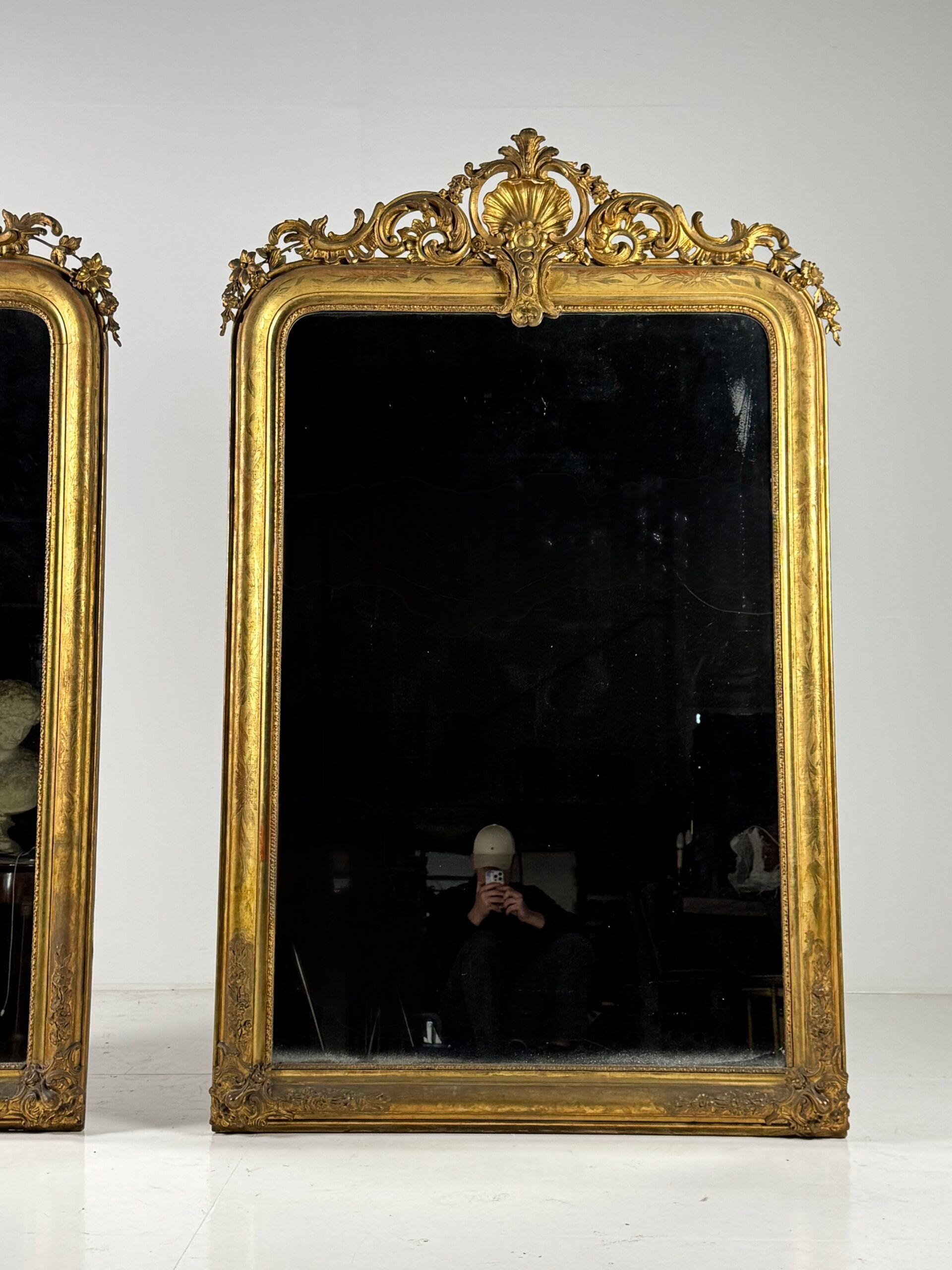 Ensemble de 2 miroirs dorés antiques français du 19ème siècle