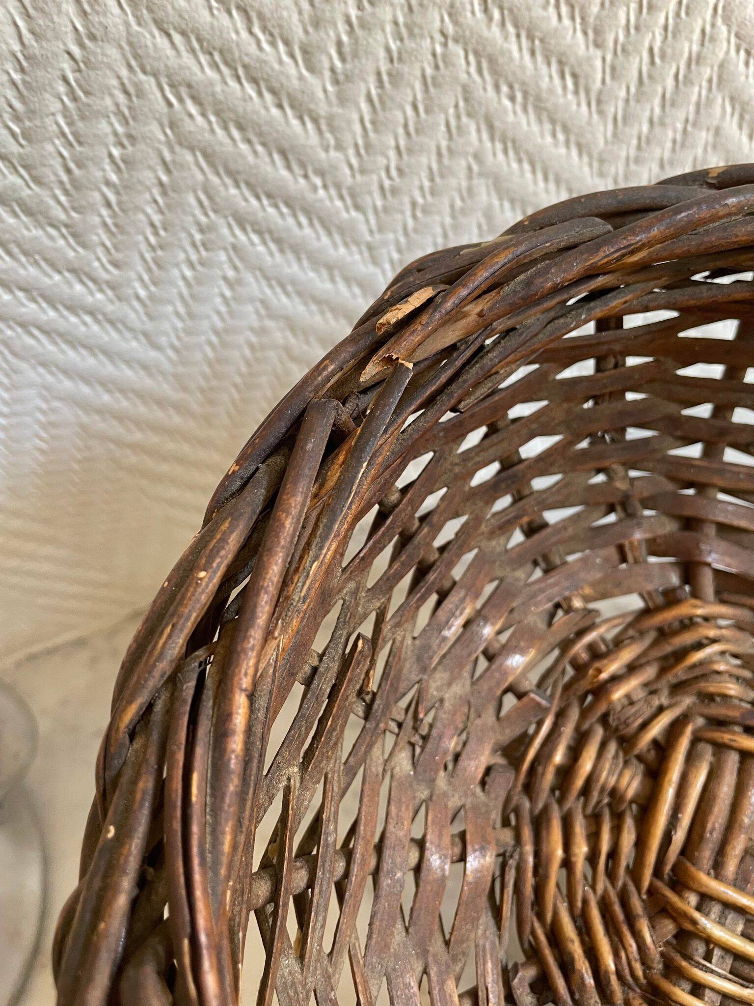 Small dark brown basket