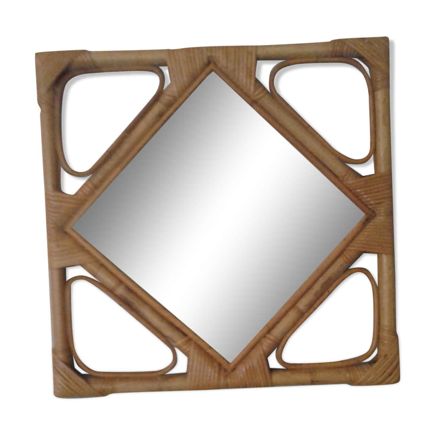 Rattan mirror in losange