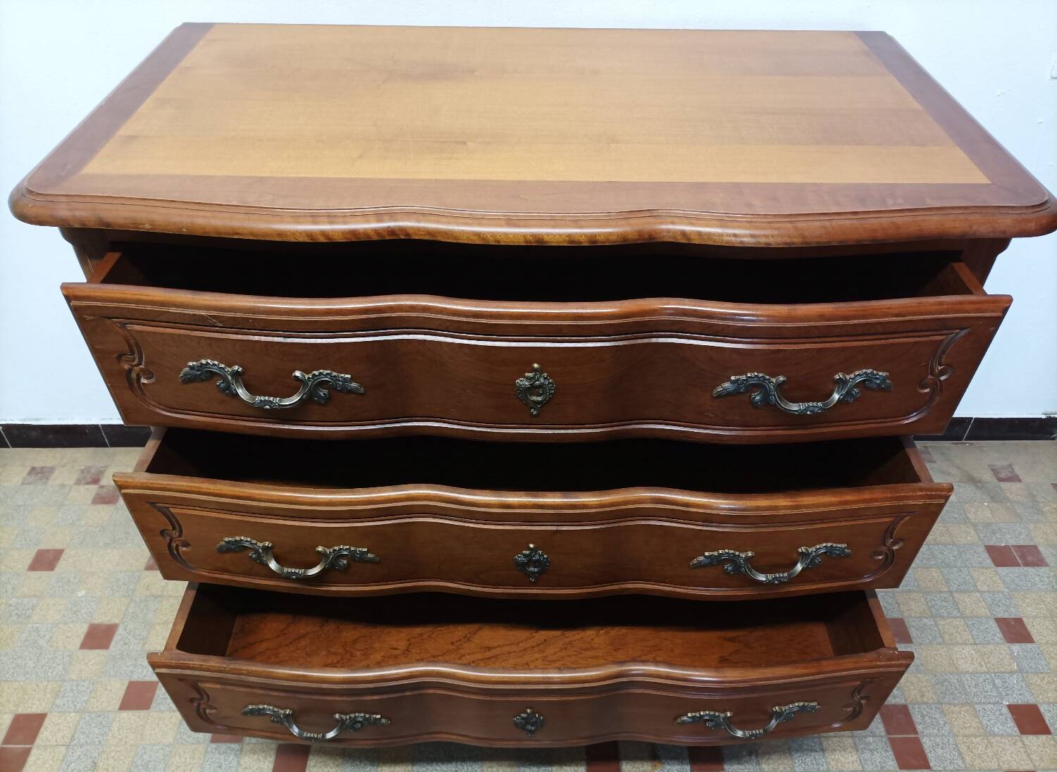Louis XVI chest of drawers with 3 drawers