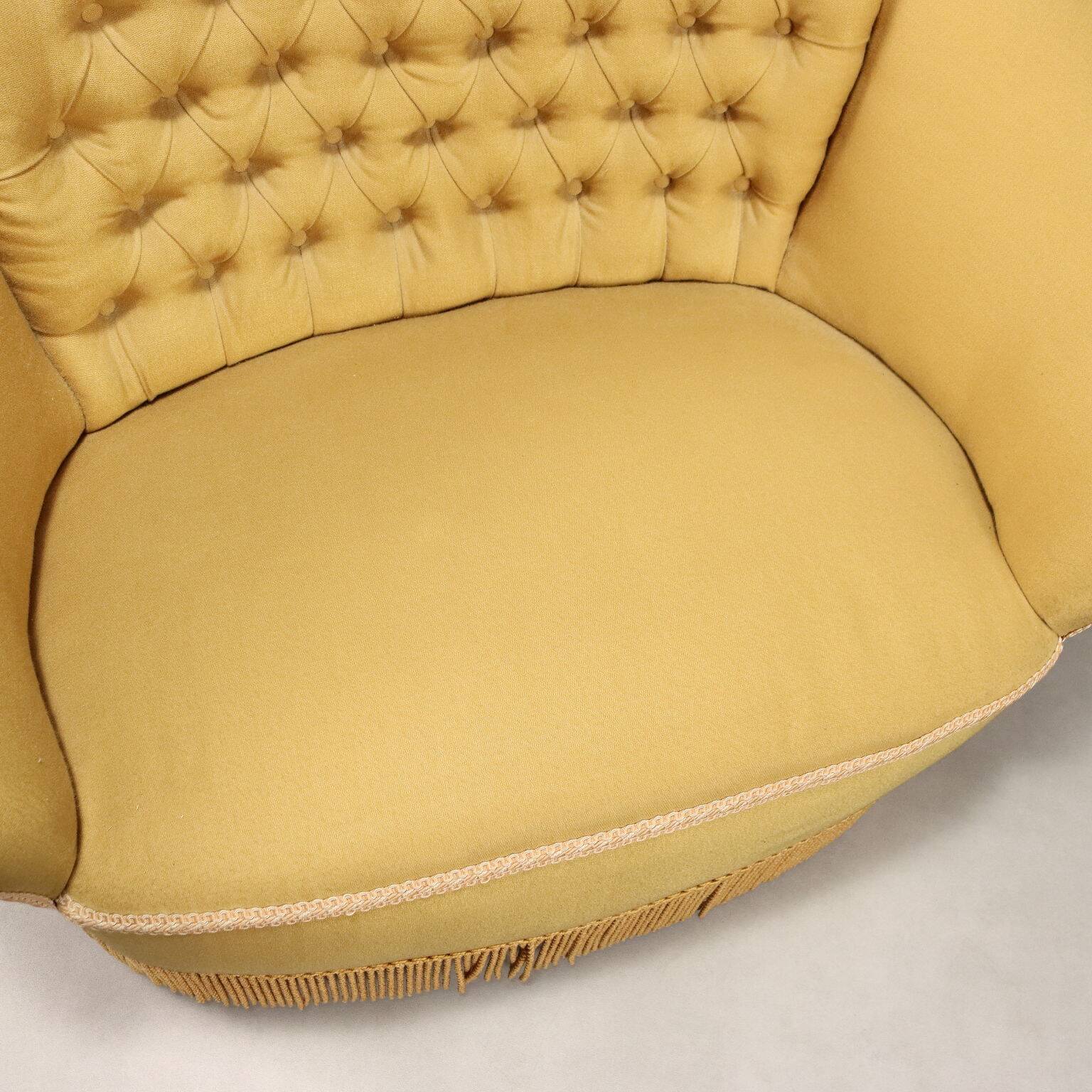Capitonné loveseat 1950s