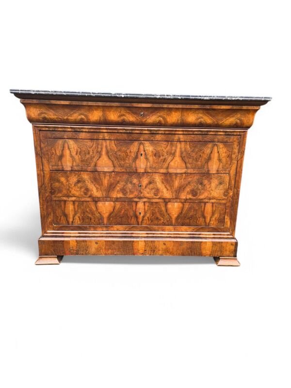 Commode Louis Phillipe en ronce de noyer et dessus en marbre noir