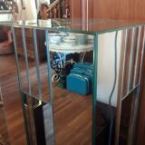 Pedestal column all glass