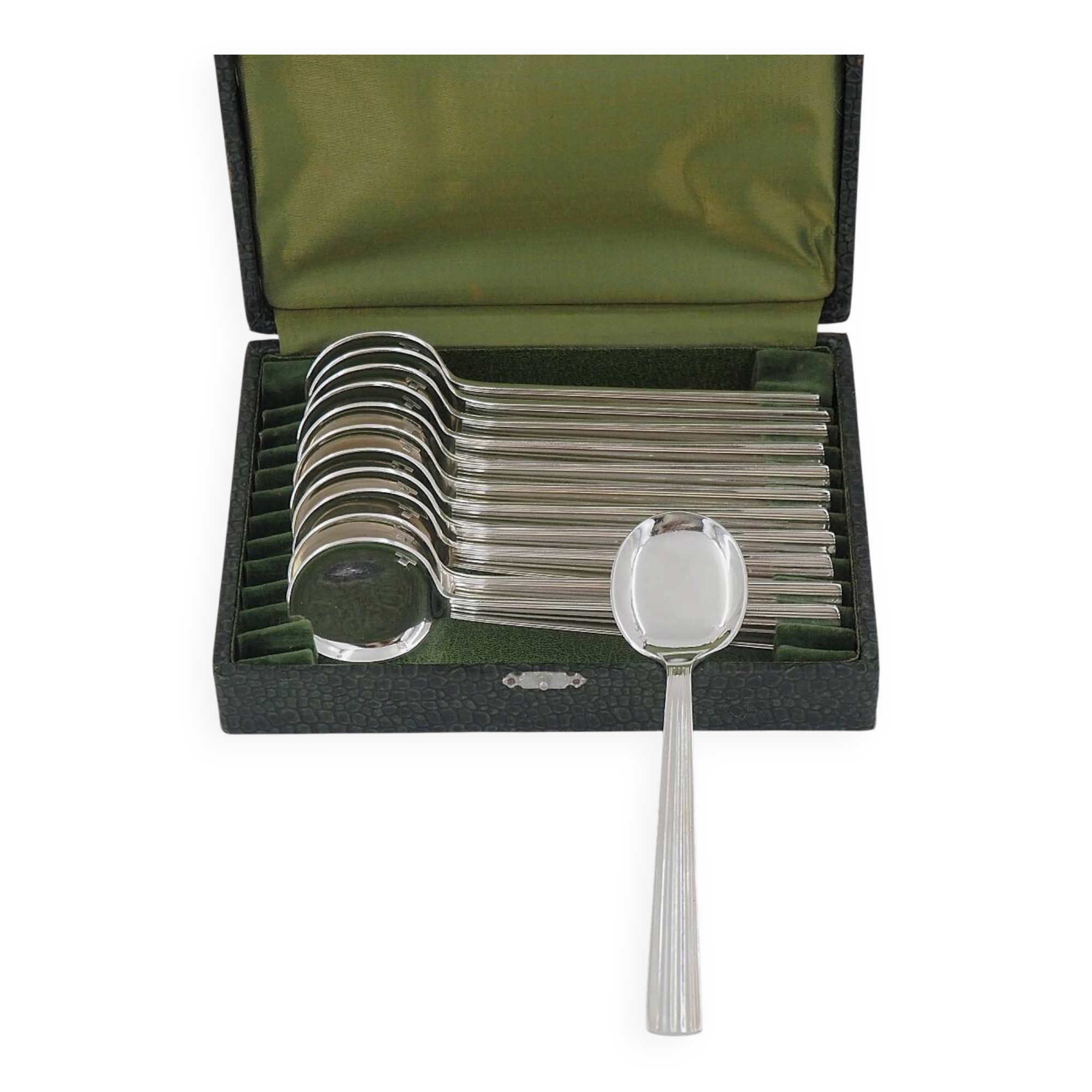 Christofle Mira, Ondulation, 12 spoons, silver-plated ice scoops, excellent condition.