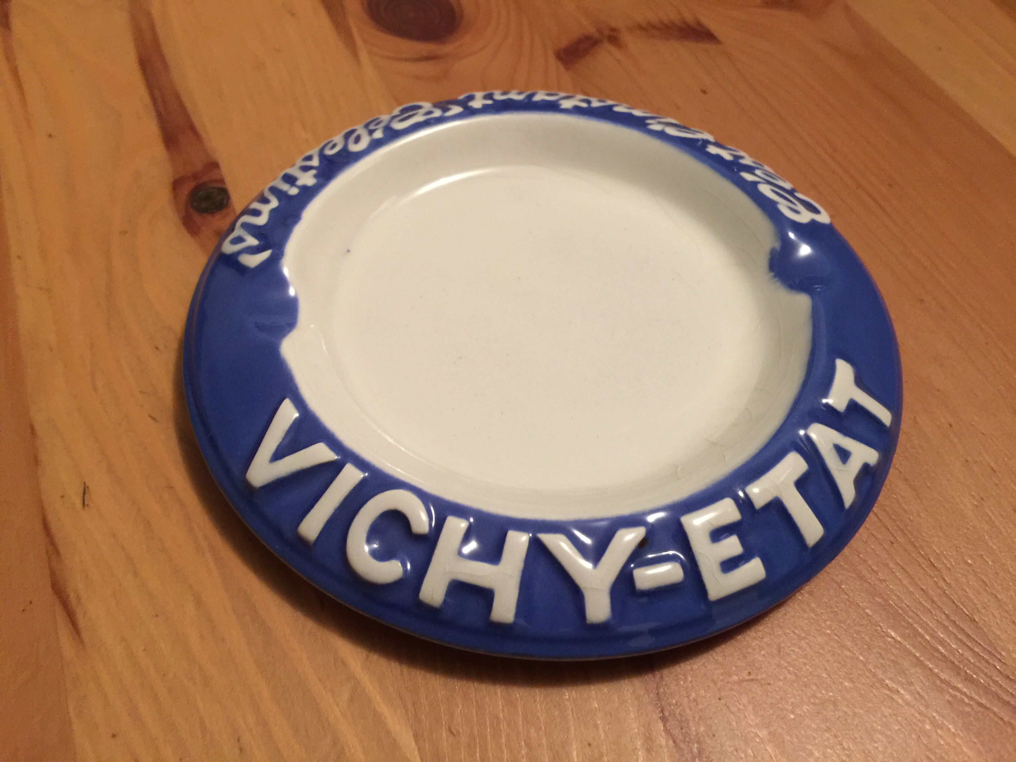 Vichy-State pupliciary ashtray "C'est L'instant Celestins"