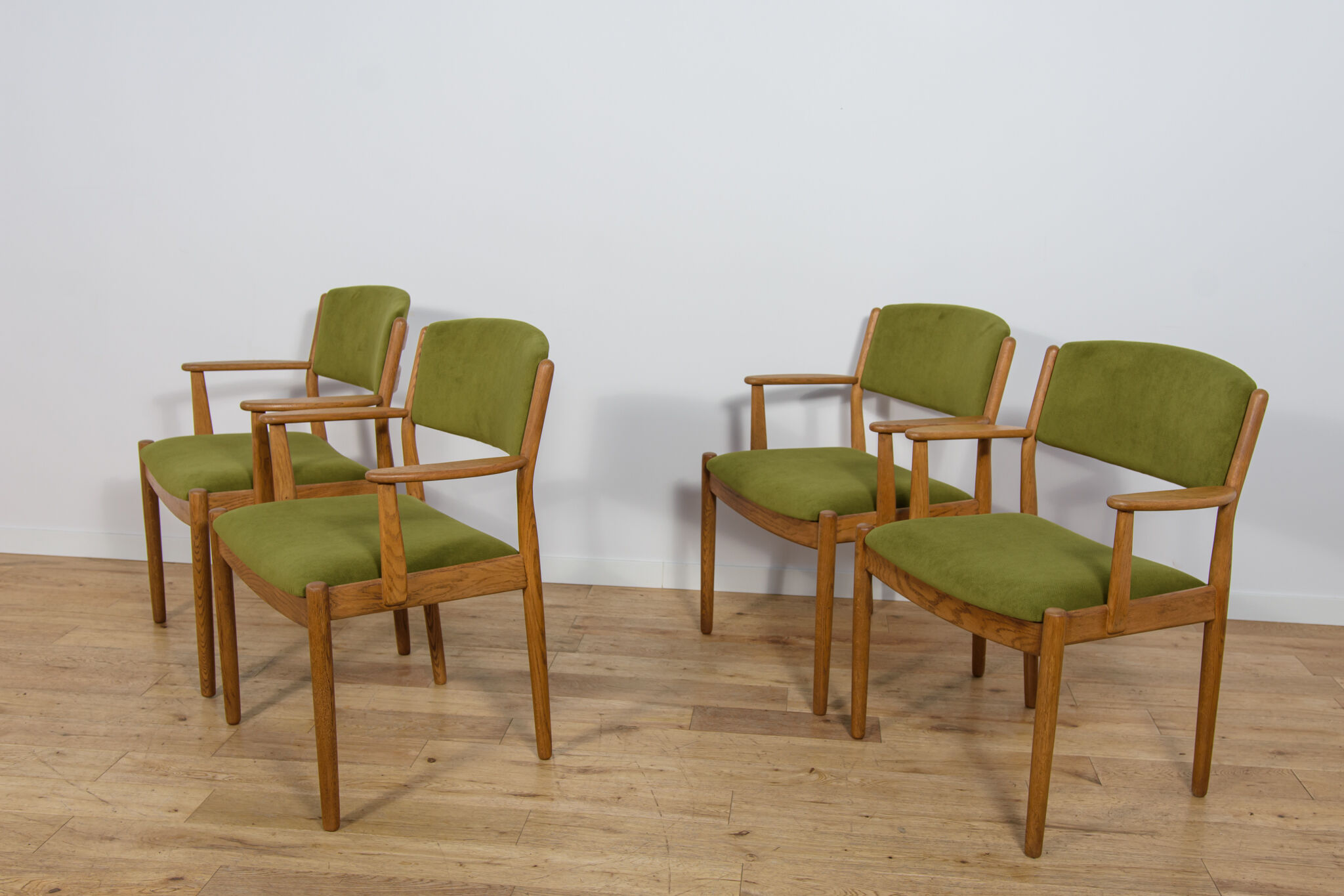 Chaises de salle à manger en chêne du milieu du siècle Modèle J62 par Poul M. Volther pour FDB Mobler, Danemark, années 1960, Ensemble de 4