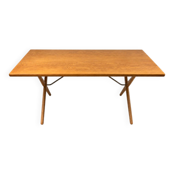Table model AT-303 in oak by Hans J. Wegner