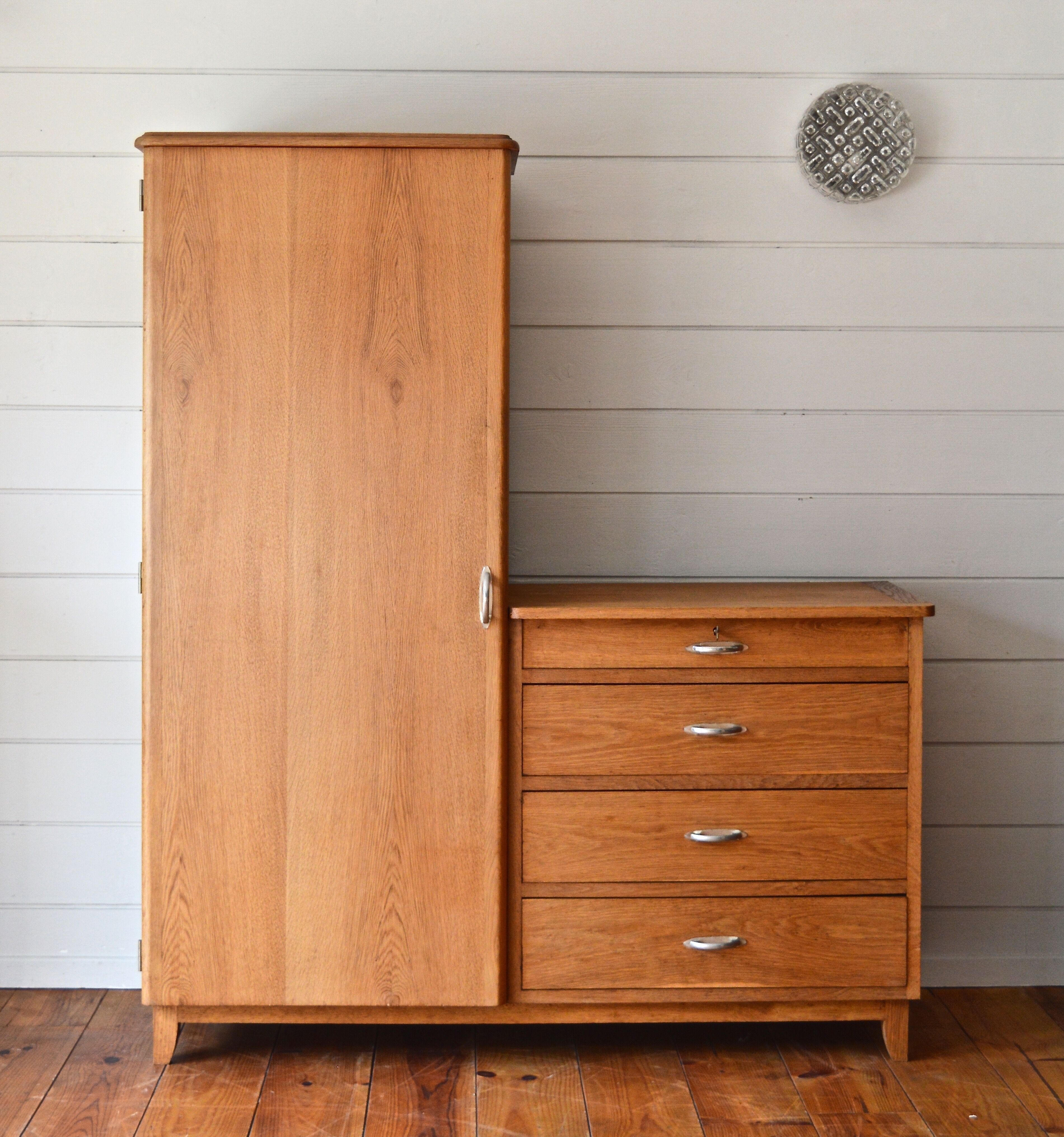 Asymmetrical cabinet