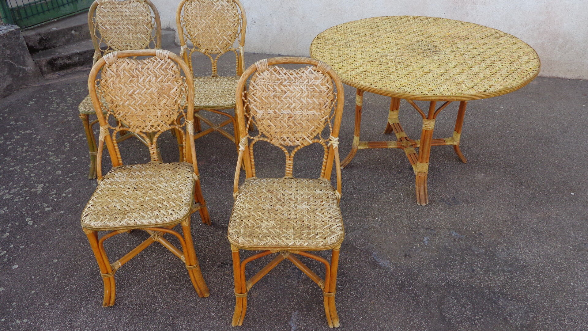 Very fast wicker garden lounge