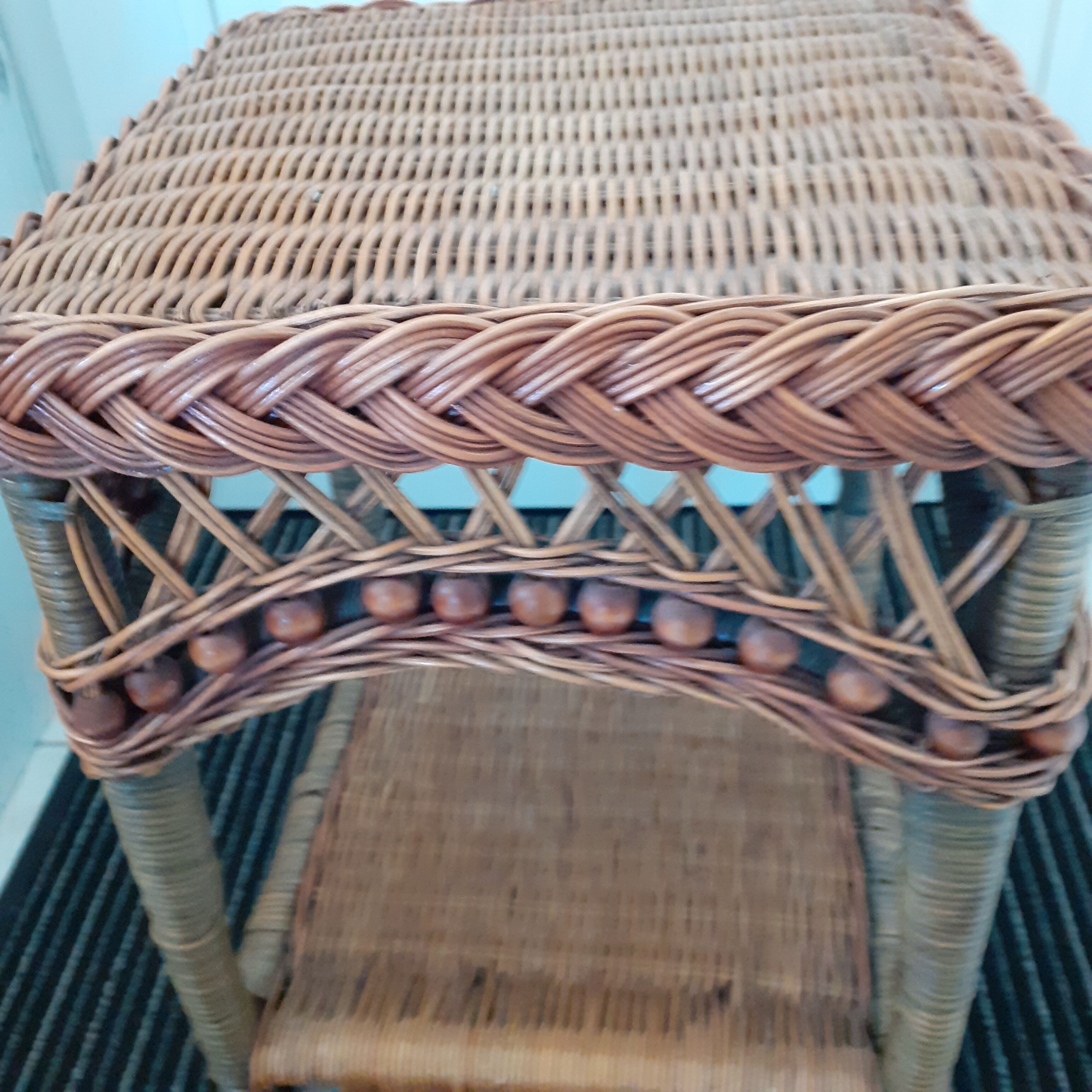 Rattan pedestal