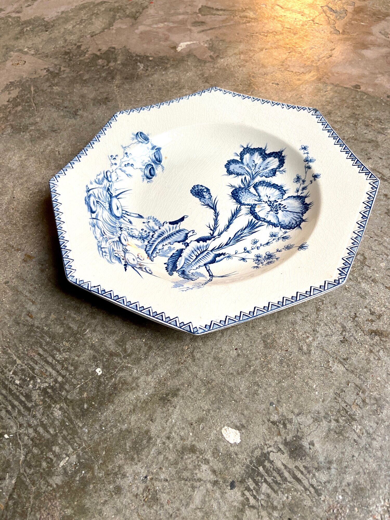 Octagonal hollow plate in white and blue iron earth, "Indiana" service