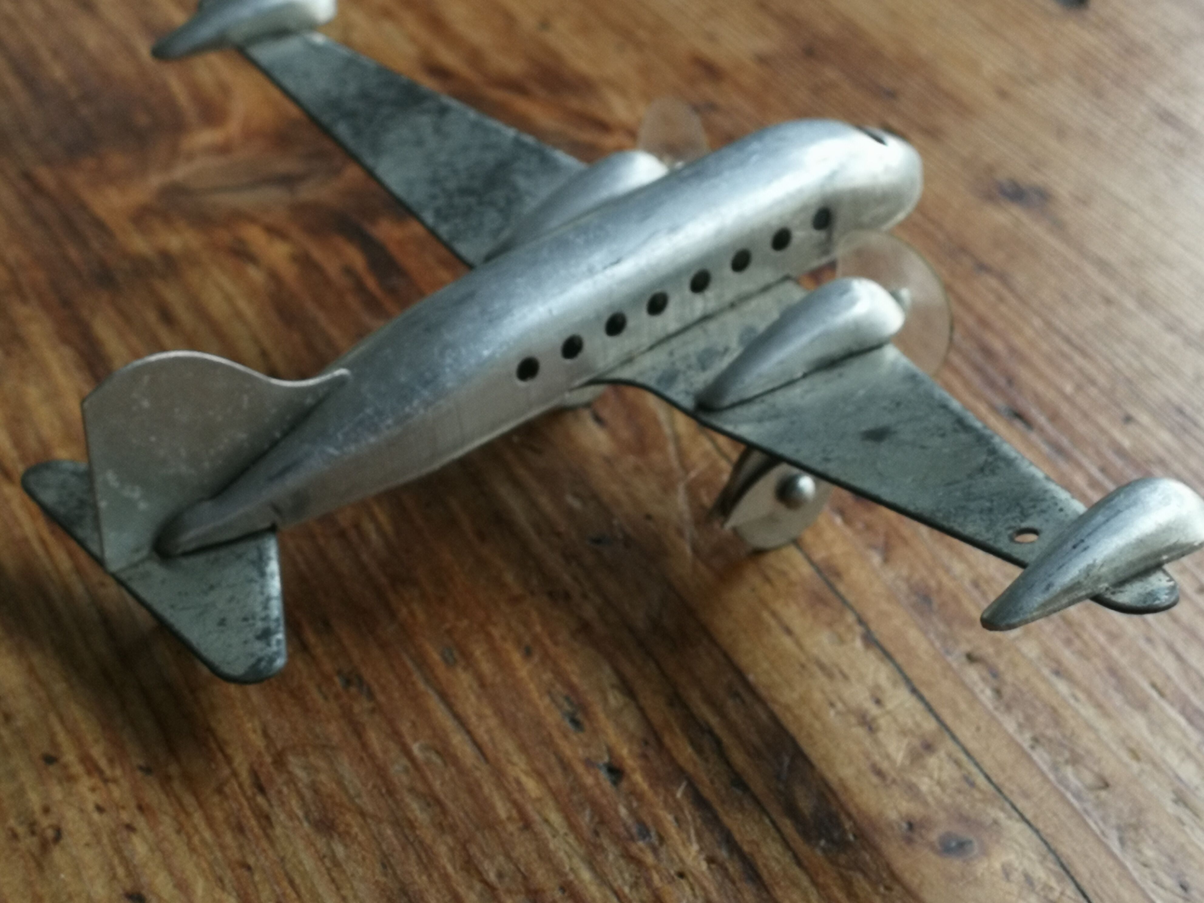 Avion en métal Selency