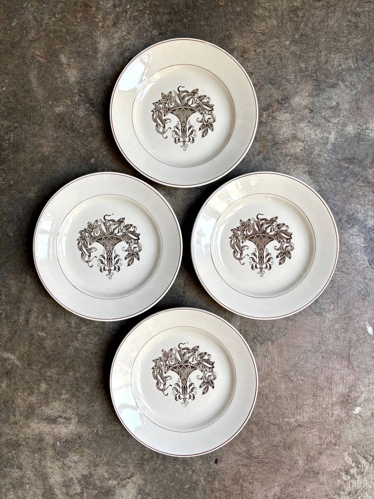 4 Longchamp brown earthenware dinner plates, "Tarente" service